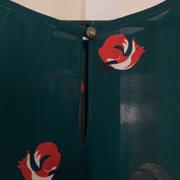 Dark Green Fox Patterned Top - Picture 3 of 3